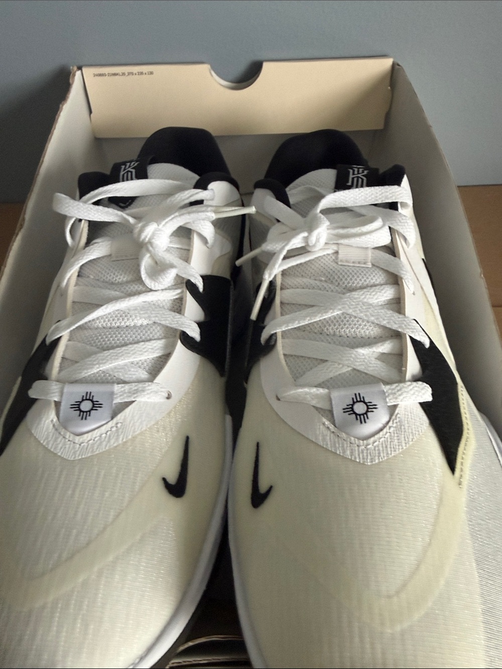 Men’s Nike Kyrie Low 5 TB SZ15 NEW White/Black DD9617-100 Box but NO LID - Picture 4 of 8